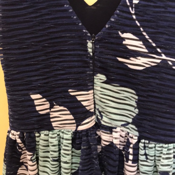 Lab Design Dress - Picture 3 of 4